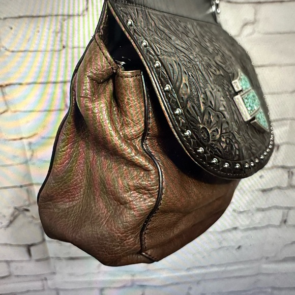 HARLEY DAVIDSON LEATHER CROSSBODY BAG, TURQUOISE LOGO EMBLEM - Picture 3 of 9